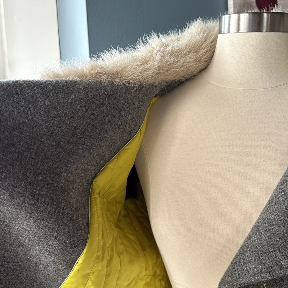 Banana Republic Gray Plaid Jacket with Faux Fur Collar | M Petite - Picture 12 of 15